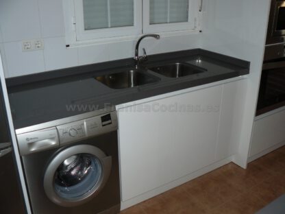 Muebles de cocina con isla y tirador gola - Imagen 52