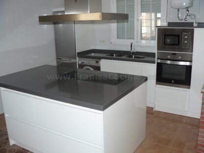 Muebles de cocina con isla y tirador gola - Imagen 54