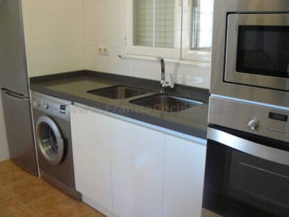 Muebles de cocina con isla y tirador gola - Imagen 9