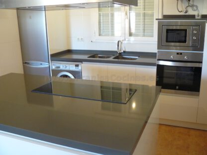 Muebles de cocina con isla y tirador gola - Imagen 13