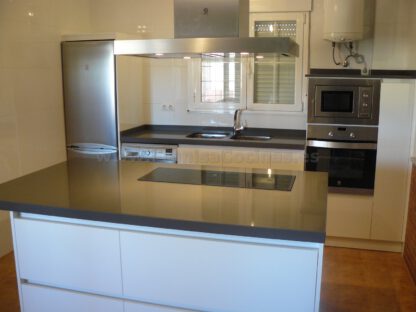 Muebles de cocina con isla y tirador gola - Imagen 17