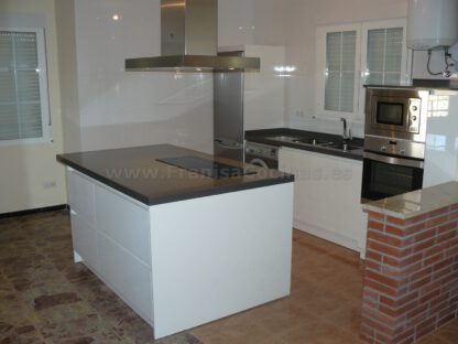 Muebles de cocina con isla y tirador gola - Imagen 19