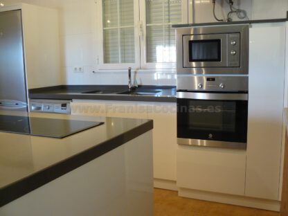 Muebles de cocina con isla y tirador gola - Imagen 26