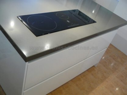 Muebles de cocina con isla y tirador gola - Imagen 28