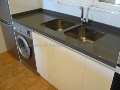 Muebles de cocina con isla y tirador gola - Imagen 29
