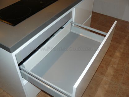 Muebles de cocina con isla y tirador gola - Imagen 31