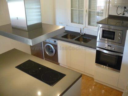 Muebles de cocina con isla y tirador gola - Imagen 39