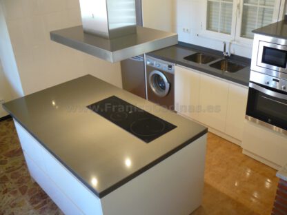 Muebles de cocina con isla y tirador gola - Imagen 41