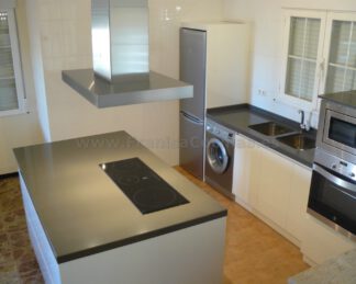 Muebles de cocina con isla y tirador gola