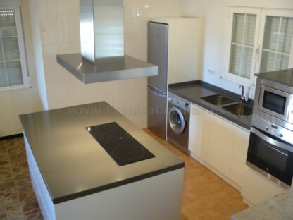 Muebles de cocina con isla y tirador gola