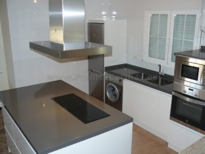 Muebles de cocina con isla y tirador gola - Imagen 43