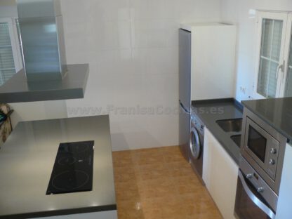 Muebles de cocina con isla y tirador gola - Imagen 46