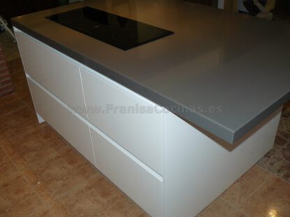 Muebles de cocina con isla y tirador gola - Imagen 48