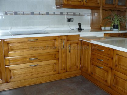 Muebles de cocina de madera - Imagen 36