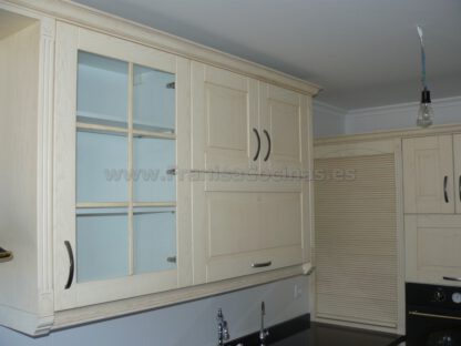 Muebles de cocina madera patinado arena beige - Imagen 11