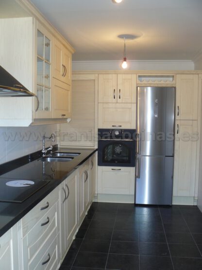 Muebles de cocina madera patinado arena beige - Imagen 22