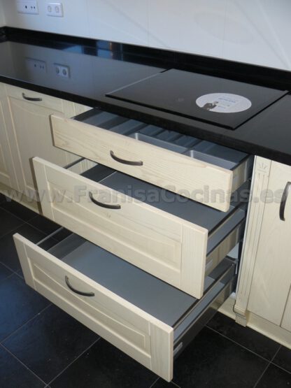 Muebles de cocina madera patinado arena beige - Imagen 30