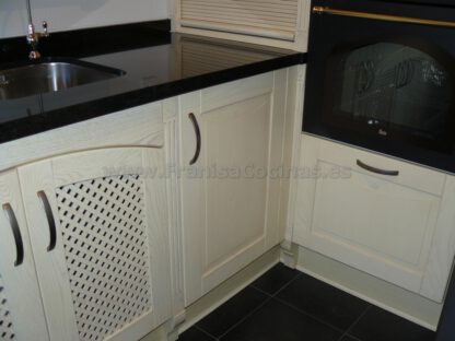 Muebles de cocina madera patinado arena beige - Imagen 39