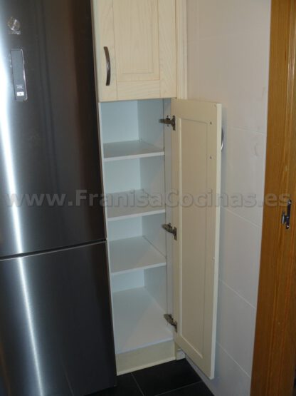 Muebles de cocina madera patinado arena beige - Imagen 52