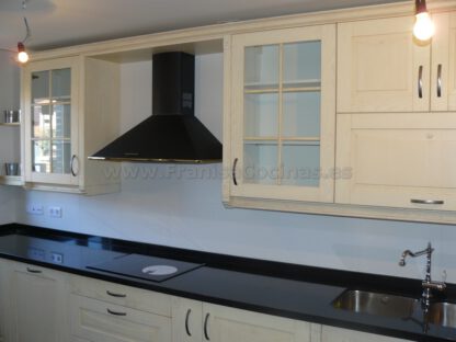 Muebles de cocina madera patinado arena beige - Imagen 59