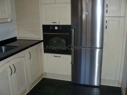 Muebles de cocina madera patinado arena beige - Imagen 8