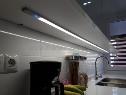 Muebles de cocina con tirador gola madera - Imagen 11