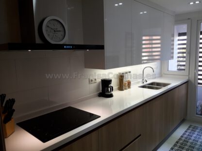 Muebles de cocina con tirador gola madera - Imagen 15