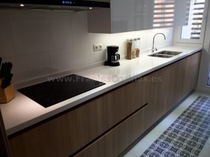 Muebles de cocina con tirador gola madera - Imagen 16