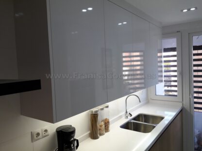 Muebles de cocina con tirador gola madera - Imagen 20
