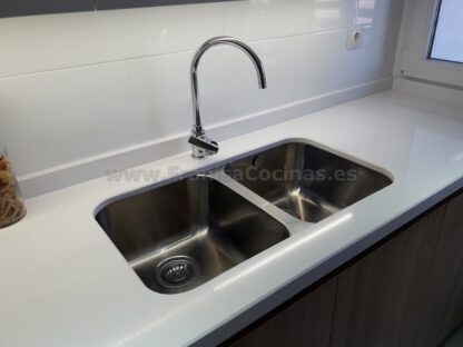 Muebles de cocina con tirador gola madera - Imagen 21