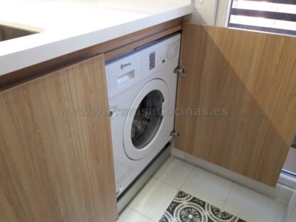 Muebles de cocina con tirador gola madera - Imagen 23