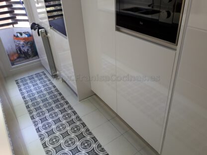 Muebles de cocina con tirador gola madera - Imagen 26