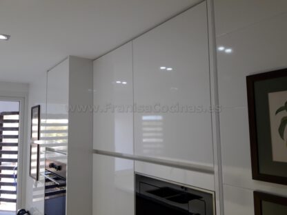 Muebles de cocina con tirador gola madera - Imagen 28
