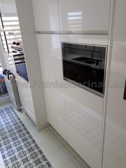 Muebles de cocina con tirador gola madera - Imagen 30