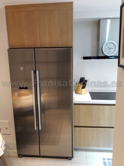 Muebles de cocina con tirador gola madera - Imagen 32