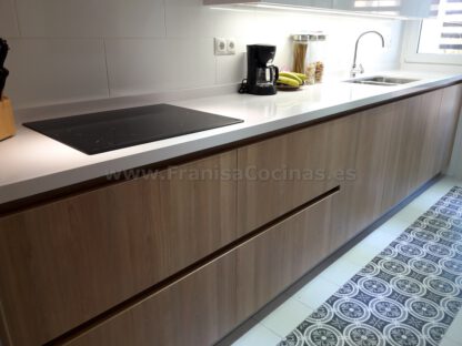 Muebles de cocina con tirador gola madera - Imagen 5