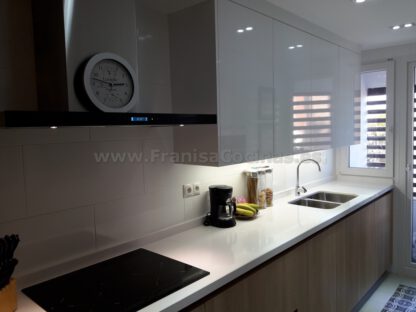 Muebles de cocina con tirador gola madera - Imagen 6