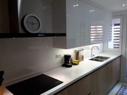 Muebles de cocina con tirador gola madera - Imagen 7