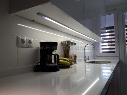 Muebles de cocina con tirador gola madera - Imagen 10