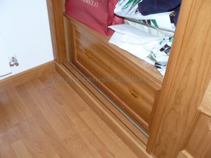 Armario empotrado de 2 hojas correderas madera de cerezo - Imagen 8