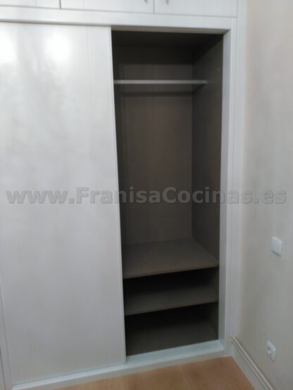 Armario empotrado lacado blanco abatible - Imagen 12