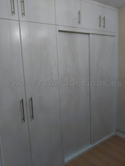 Armario empotrado lacado blanco abatible - Imagen 13