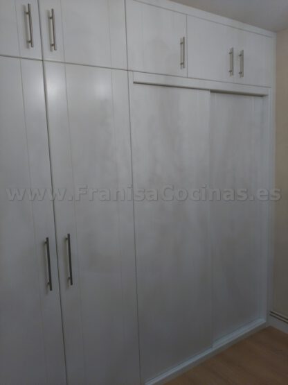 Armario empotrado lacado blanco abatible
