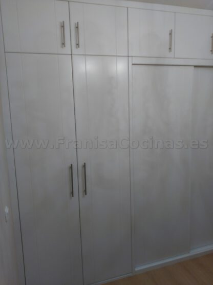 Armario empotrado lacado blanco abatible - Imagen 7