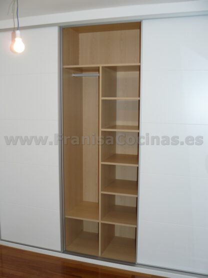 Armario empotrado estriado lacado blanco - Imagen 6