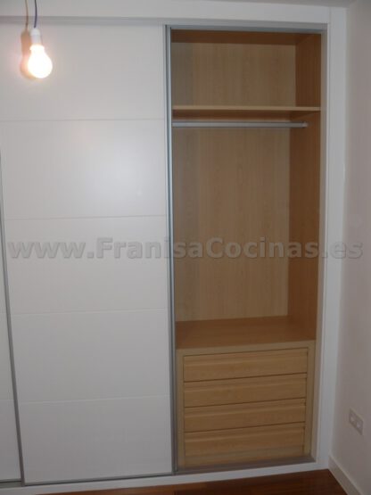 Armario empotrado estriado lacado blanco - Imagen 7