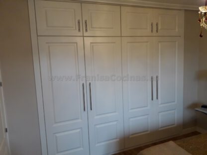 Armario empotrado de 4 hojas abatibles