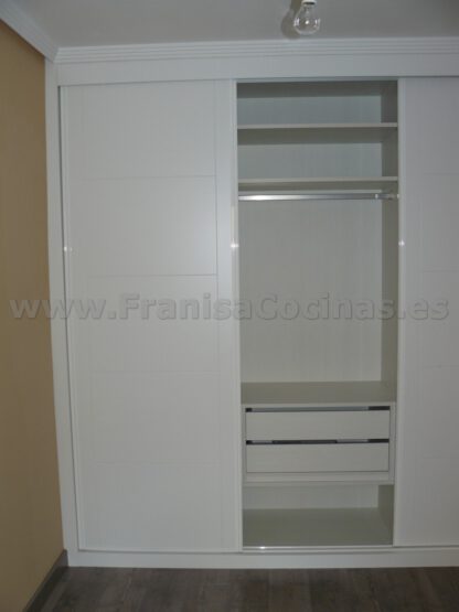 Armario empotrado estriado lacado blanco - Imagen 9