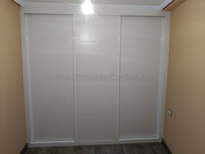 Armario empotrado estriado lacado blanco - Imagen 2