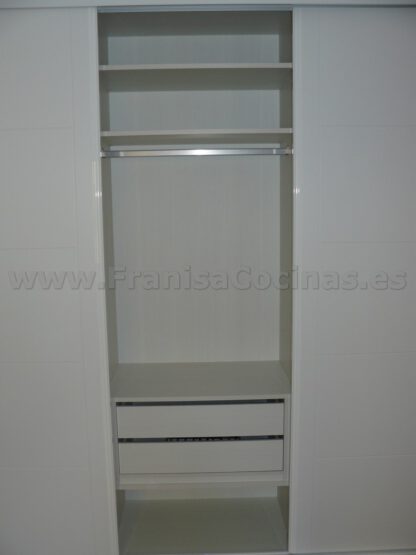Armario empotrado estriado lacado blanco - Imagen 16